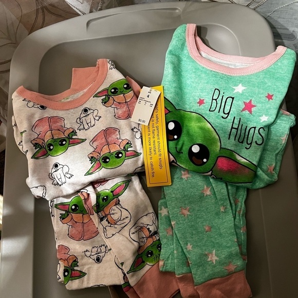 Copy - Nwt Disney 4 Piece Pajama Sets “Mandalorian- Baby Yoda” Size 4 - Picture 1 of 5